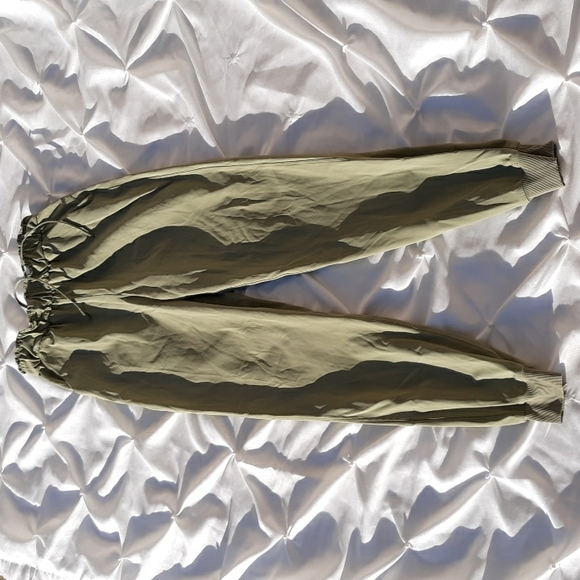 Lululemon Size 2 Keep Moving Jogger Rosemary Green Pants - Picture 4 of 17